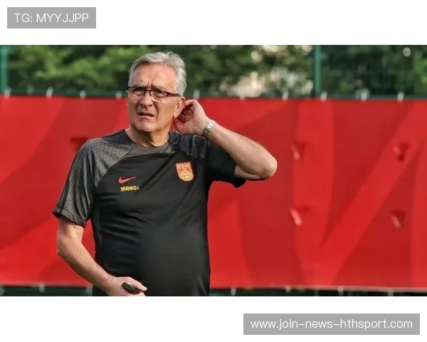 主帅怒怼记者:你踢得比我们好吗?